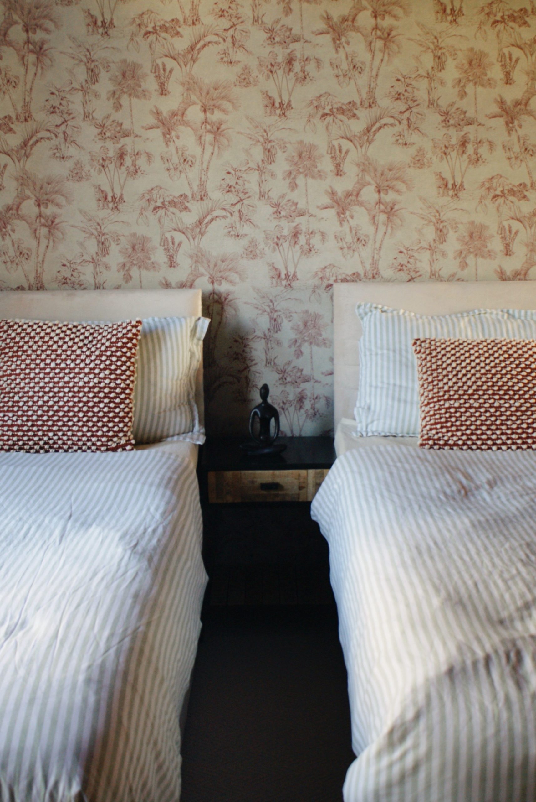Twin Room - Organic cotton sheets at The Space Retreat